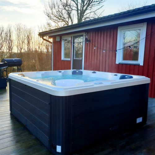 Spabad Poseidon– 5–6 personer | Lucite® akryl & Gecko® cirkulationspump | 2026